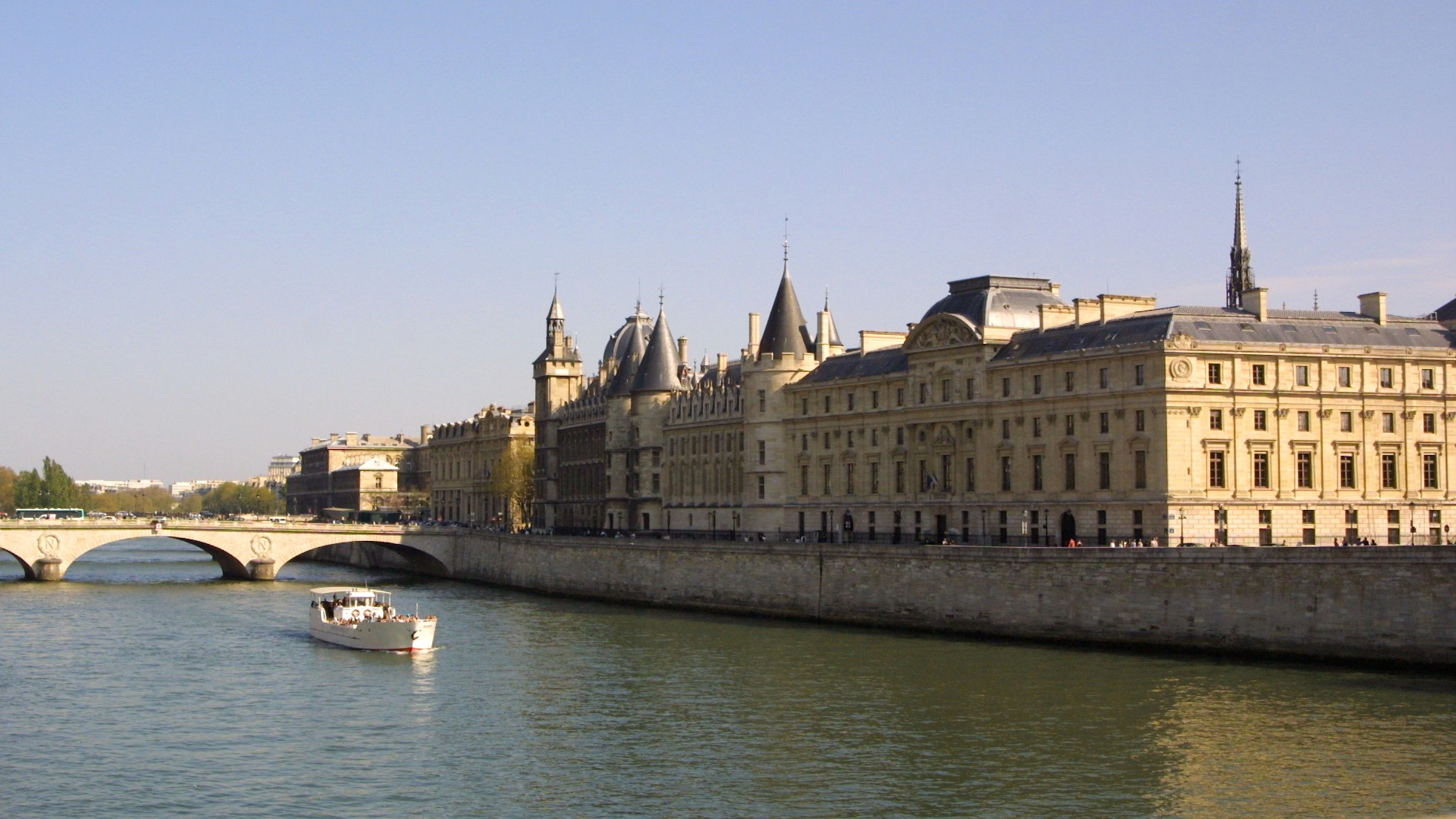 143/Photos/Quartier/Lile_de_la_Cite_depuis_la_rive_droite_de_la_Seine_Paris_2010.jpg